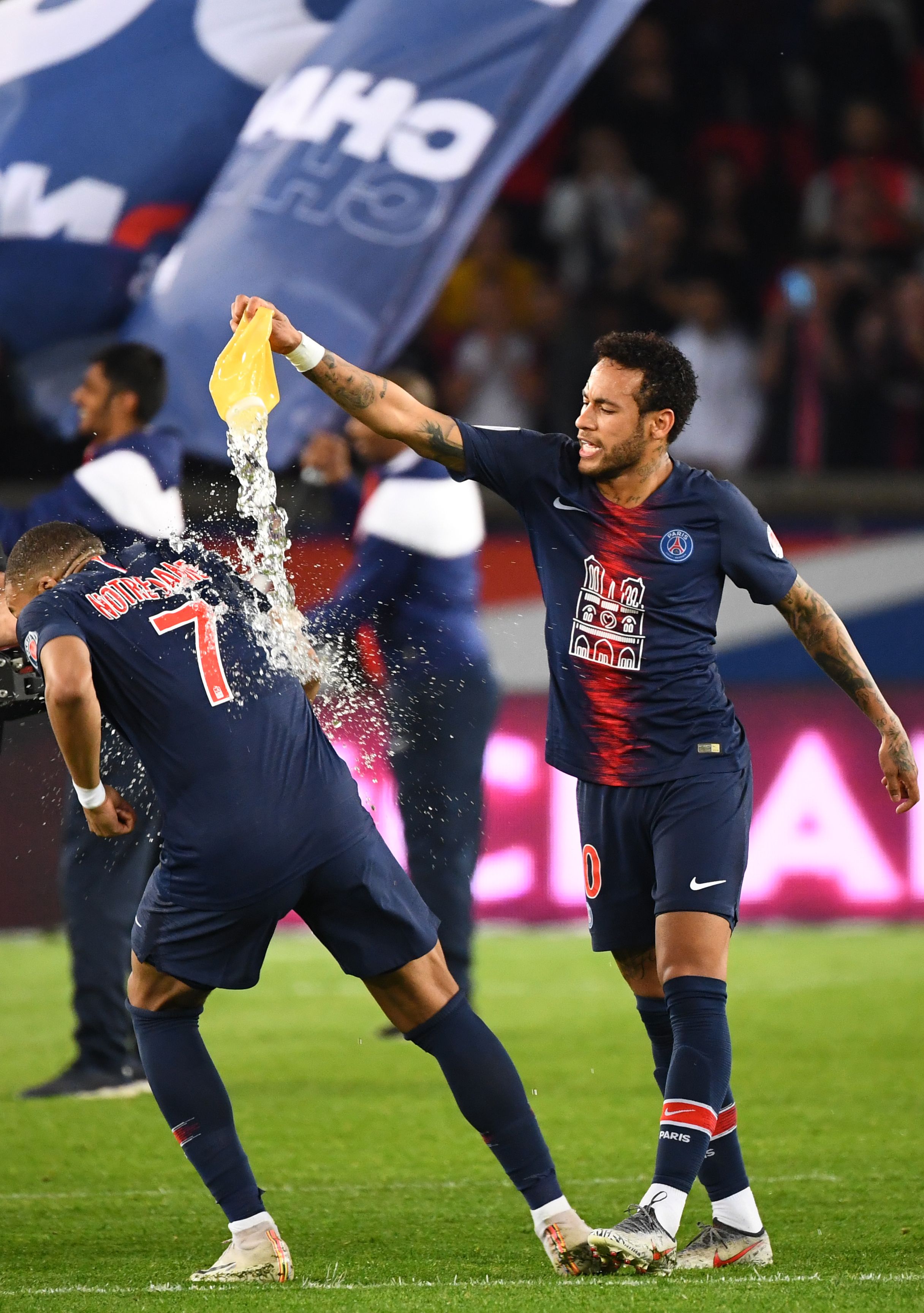 塞维利亚球员：我没啥好说的，裁判的判罚年年都是这样（塞维利亚球员吐槽：裁判判罚年年如此，我已无话可说）