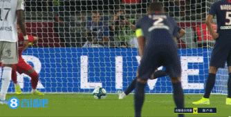 U22国足力克韩国U22，球迷在球员谢场时高喊“雄起”（U22国足击败韩国U22，谢场时球迷高呼“雄起”）