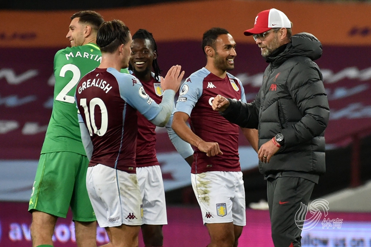 太阳报：萨卡求婚成功，相恋五年女友收超大钻戒（太阳报：萨卡成功求婚，交往五年女友获赠巨型钻戒）