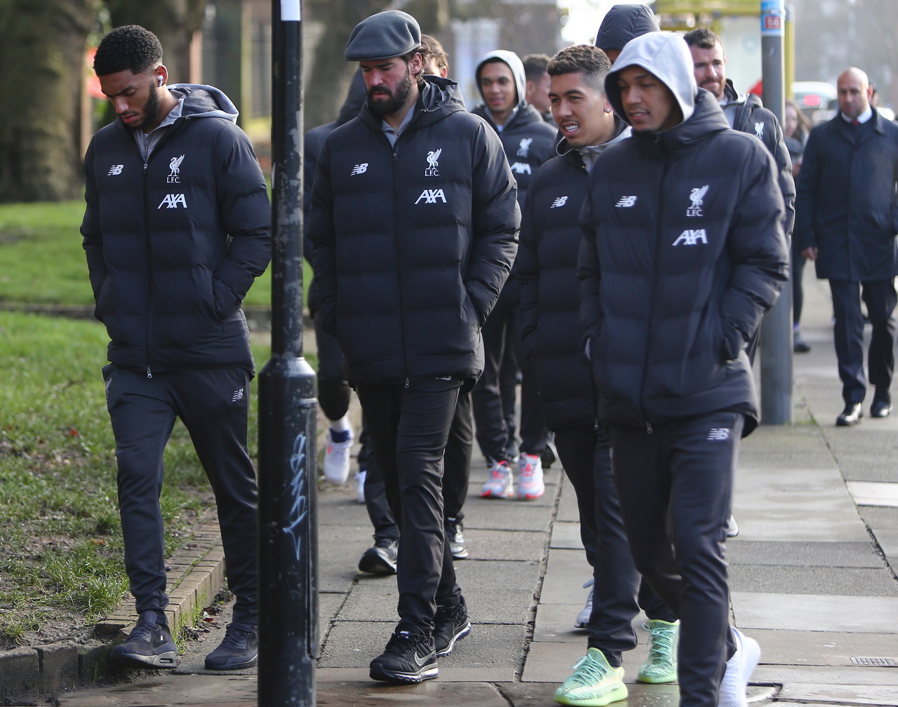 恩昆库转战意甲后表现低迷，转会费3700万欧元成“水漂”，难复巅峰状态。