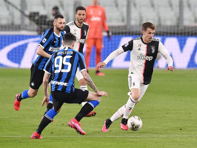 马丁内利：排名英超榜首真棒，不认为会有压力，我们需保持冷静（马丁内利：领跑英超很棒，不觉压力，仍需保持冷静）