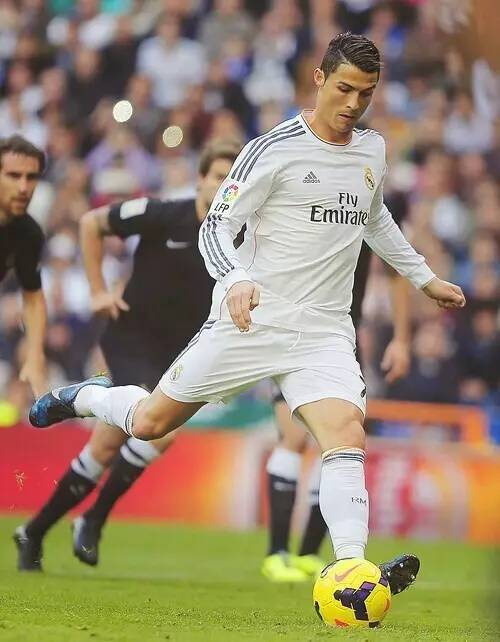 亚美尼亚主帅：惨败令人痛苦，还没准备好踢葡萄牙这类强队（亚美尼亚主帅承认：惨败刺痛，球队尚未准备好对抗葡萄牙等强队）